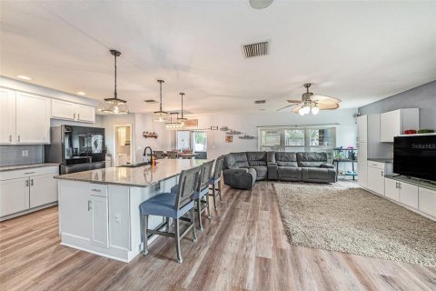 Casa en venta en Wesley Chapel, Florida, 5 dormitorios, 249.54 m2 № 1907616 - foto 8
