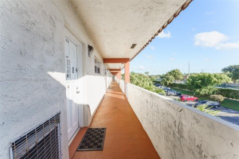Copropriété à vendre à Pembroke Pines, Floride: 2 chambres, 108.7 m2 № 1999249 - photo 7