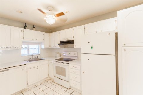 Copropriété à vendre à Pembroke Pines, Floride: 2 chambres, 108.7 m2 № 1999249 - photo 10