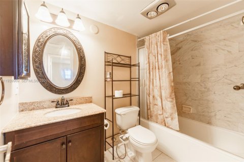 Copropriété à vendre à Pembroke Pines, Floride: 2 chambres, 108.7 m2 № 1999249 - photo 6