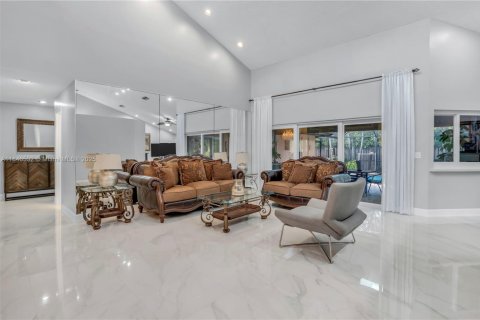 House in Coral Springs, Florida 4 bedrooms, 241.73 sq.m. № 1846175 - photo 6