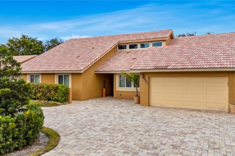 House in Coral Springs, Florida 4 bedrooms, 241.73 sq.m. № 1846175 - photo 2