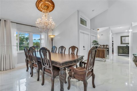 House in Coral Springs, Florida 4 bedrooms, 241.73 sq.m. № 1846175 - photo 8