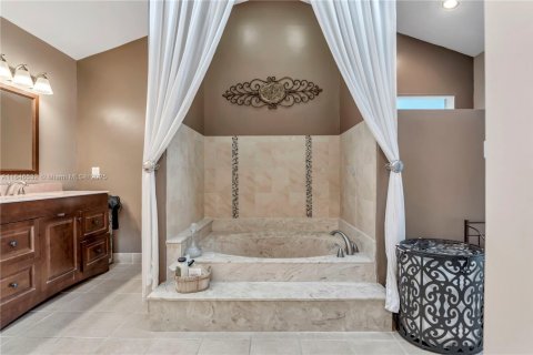 House in Coral Springs, Florida 4 bedrooms, 241.73 sq.m. № 1846175 - photo 20