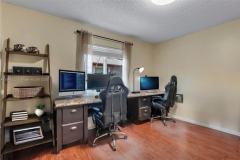 House in Coral Springs, Florida 4 bedrooms, 241.73 sq.m. № 1846175 - photo 26