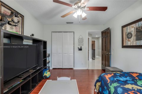 House in Coral Springs, Florida 4 bedrooms, 241.73 sq.m. № 1846175 - photo 24
