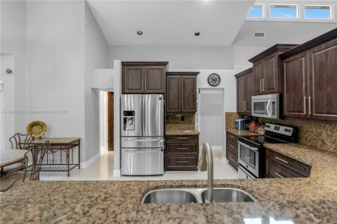 House in Coral Springs, Florida 4 bedrooms, 241.73 sq.m. № 1846175 - photo 11