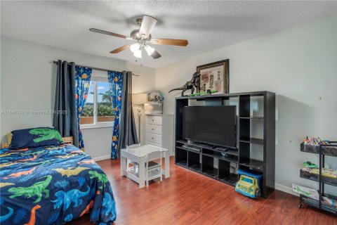 House in Coral Springs, Florida 4 bedrooms, 241.73 sq.m. № 1846175 - photo 23