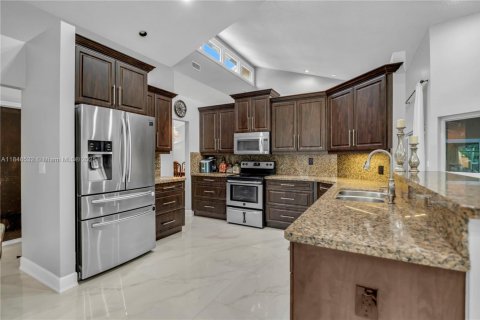 House in Coral Springs, Florida 4 bedrooms, 241.73 sq.m. № 1846175 - photo 10