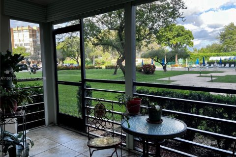 Copropriété à vendre à Pembroke Pines, Floride: 1 chambre, 91.04 m2 № 2023702 - photo 14
