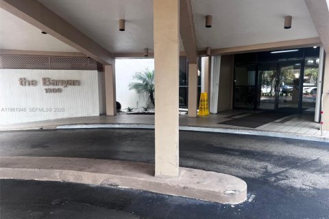 Copropriété à vendre à Pembroke Pines, Floride: 1 chambre, 91.04 m2 № 2023702 - photo 26