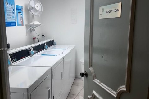 Copropriété à vendre à Pembroke Pines, Floride: 1 chambre, 91.04 m2 № 2023702 - photo 15