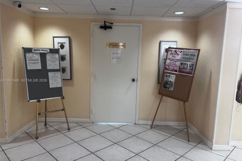 Copropriété à vendre à Pembroke Pines, Floride: 1 chambre, 91.04 m2 № 2023702 - photo 21