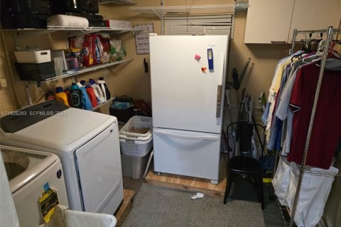 House in Miramar, Florida 3 bedrooms, 147.53 sq.m. № 1986563 - photo 13