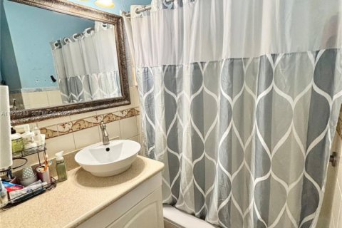 House in Miramar, Florida 3 bedrooms, 147.53 sq.m. № 1986563 - photo 20