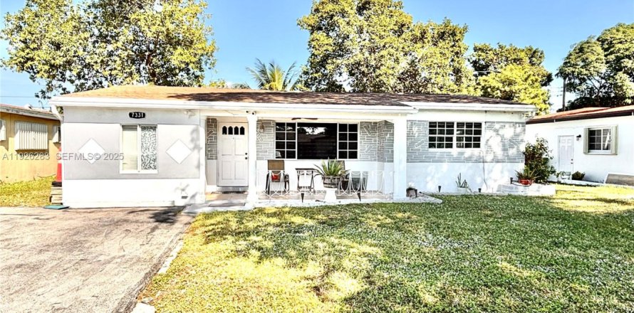 House in Miramar, Florida 3 bedrooms, 147.53 sq.m. № 1986563