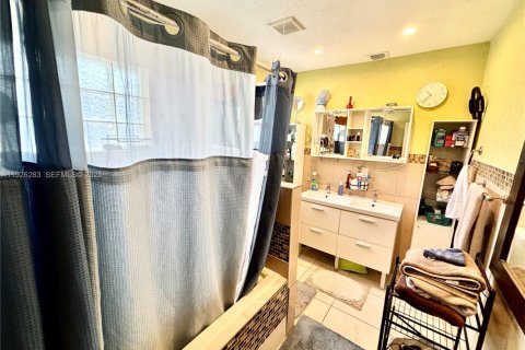 House in Miramar, Florida 3 bedrooms, 147.53 sq.m. № 1986563 - photo 25