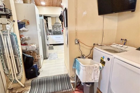 House in Miramar, Florida 3 bedrooms, 147.53 sq.m. № 1986563 - photo 14