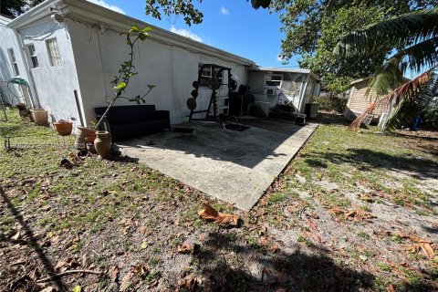 House in Miramar, Florida 3 bedrooms, 147.53 sq.m. № 1986563 - photo 30