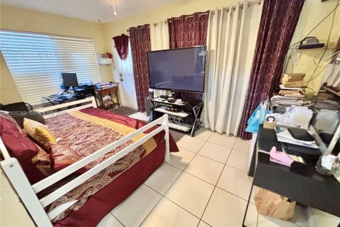 House in Miramar, Florida 3 bedrooms, 147.53 sq.m. № 1986563 - photo 15