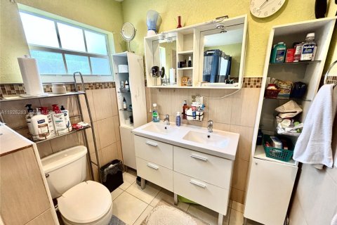 House in Miramar, Florida 3 bedrooms, 147.53 sq.m. № 1986563 - photo 26