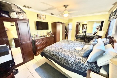 House in Miramar, Florida 3 bedrooms, 147.53 sq.m. № 1986563 - photo 24