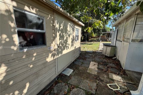 House in Miramar, Florida 3 bedrooms, 147.53 sq.m. № 1986563 - photo 29