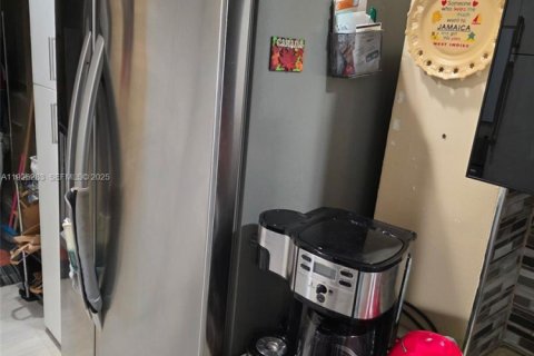 House in Miramar, Florida 3 bedrooms, 147.53 sq.m. № 1986563 - photo 12