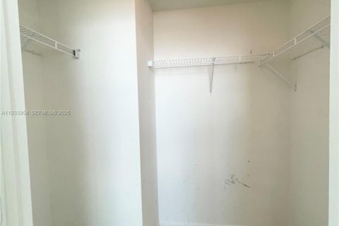 Condominio en alquiler en Miami, Florida, 2 dormitorios, 98.29 m2 № 1992250 - foto 29