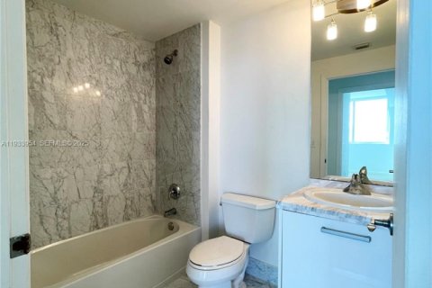 Condominio en alquiler en Miami, Florida, 2 dormitorios, 98.29 m2 № 1992250 - foto 30