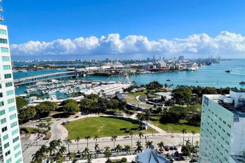 Condominio en alquiler en Miami, Florida, 2 dormitorios, 98.29 m2 № 1992250 - foto 3