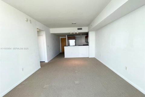 Condominio en alquiler en Miami, Florida, 2 dormitorios, 98.29 m2 № 1992250 - foto 19