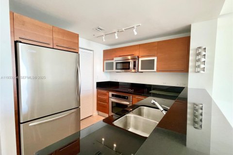 Condominio en alquiler en Miami, Florida, 2 dormitorios, 98.29 m2 № 1992250 - foto 10