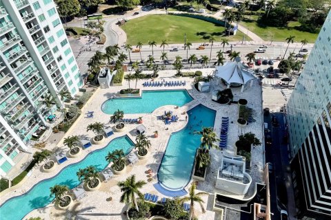 Condominio en alquiler en Miami, Florida, 2 dormitorios, 98.29 m2 № 1992250 - foto 2