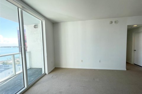 Condominio en alquiler en Miami, Florida, 2 dormitorios, 98.29 m2 № 1992250 - foto 17