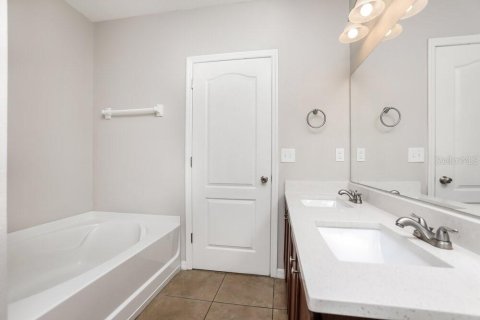 Villa ou maison à louer à Orlando, Floride: 4 chambres, 181.81 m2 № 2157220 - photo 10