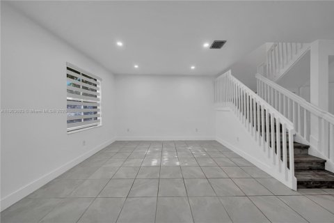 Townhouse in Miami, Florida 3 bedrooms, 142.98 sq.m. № 1954446 - photo 13