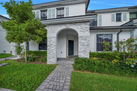 Townhouse in Miami, Florida 3 bedrooms, 142.98 sq.m. № 1954446 - photo 8