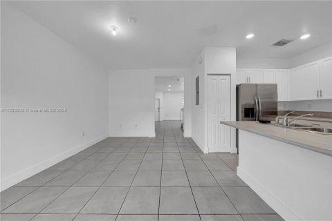 Townhouse in Miami, Florida 3 bedrooms, 142.98 sq.m. № 1954446 - photo 30