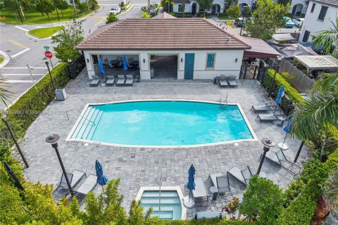 Townhouse in Miami, Florida 3 bedrooms, 142.98 sq.m. № 1954446 - photo 6