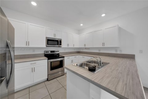 Townhouse in Miami, Florida 3 bedrooms, 142.98 sq.m. № 1954446 - photo 21