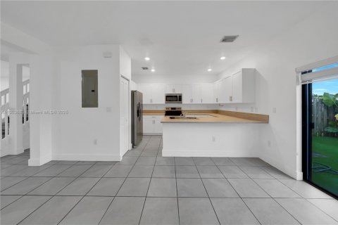 Townhouse in Miami, Florida 3 bedrooms, 142.98 sq.m. № 1954446 - photo 20