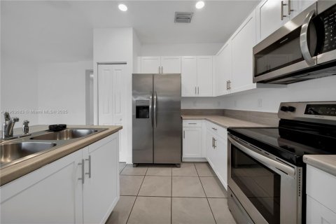 Townhouse in Miami, Florida 3 bedrooms, 142.98 sq.m. № 1954446 - photo 26