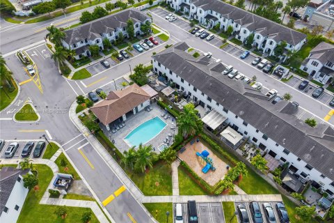 Townhouse in Miami, Florida 3 bedrooms, 142.98 sq.m. № 1954446 - photo 7