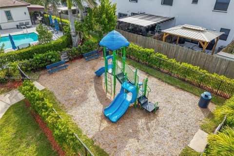 Townhouse in Miami, Florida 3 bedrooms, 142.98 sq.m. № 1954446 - photo 5