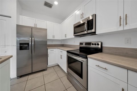 Townhouse in Miami, Florida 3 bedrooms, 142.98 sq.m. № 1954446 - photo 27