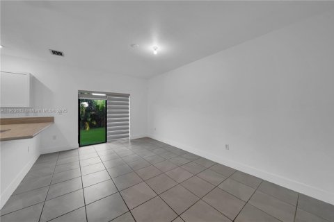 Townhouse in Miami, Florida 3 bedrooms, 142.98 sq.m. № 1954446 - photo 17