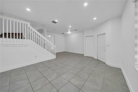 Townhouse in Miami, Florida 3 bedrooms, 142.98 sq.m. № 1954446 - photo 16