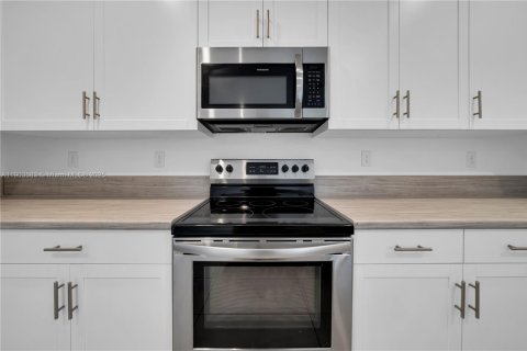 Townhouse in Miami, Florida 3 bedrooms, 142.98 sq.m. № 1954446 - photo 25