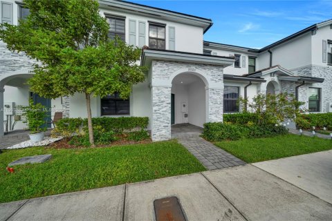 Townhouse in Miami, Florida 3 bedrooms, 142.98 sq.m. № 1954446 - photo 9